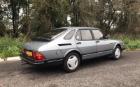 Platana grijze Saab 900 classic